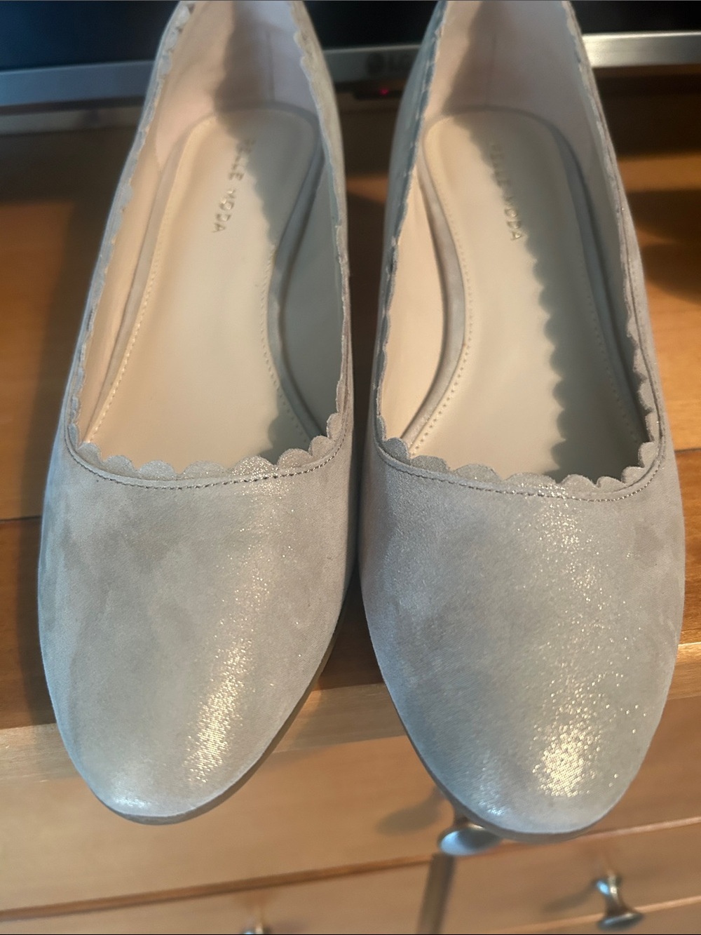 Pelle Moda Light Gold Scalloped-Edge Wedges